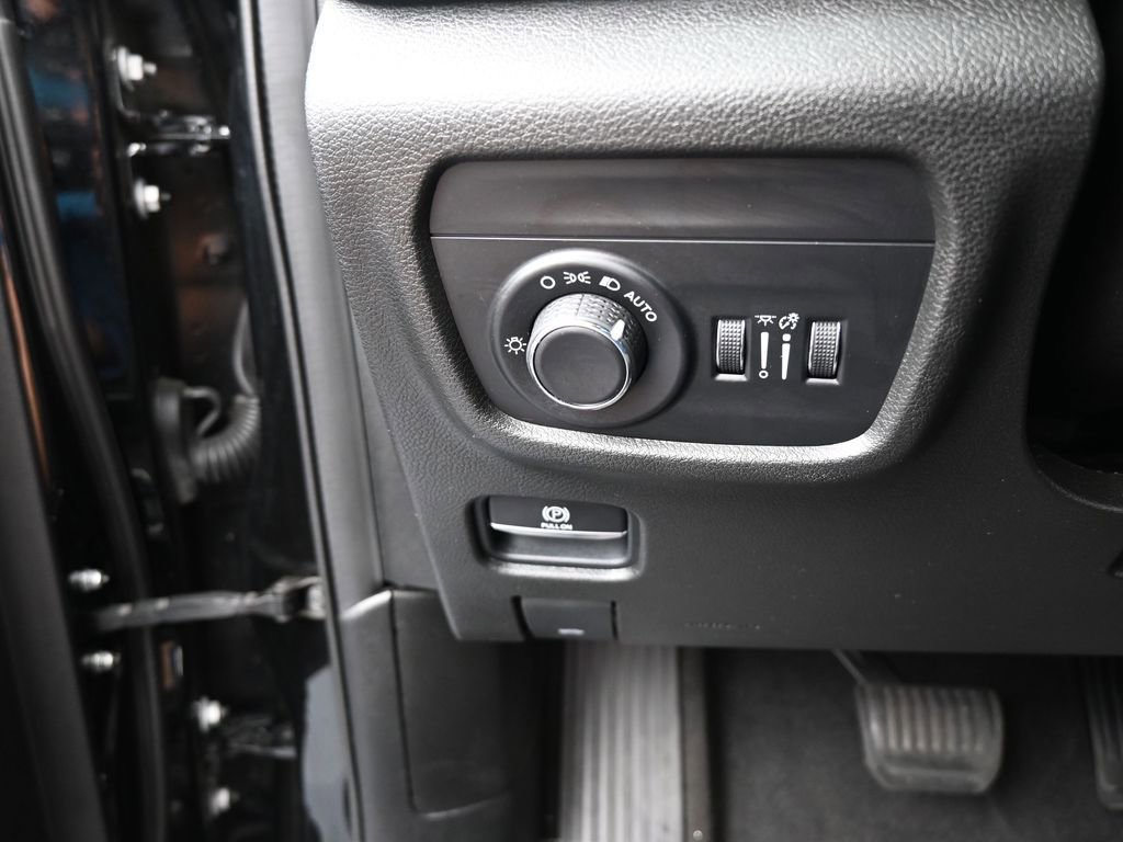 Used 2021 Jeep Grand Cherokee L Laredo w/ Luxury Tech Group I image 32