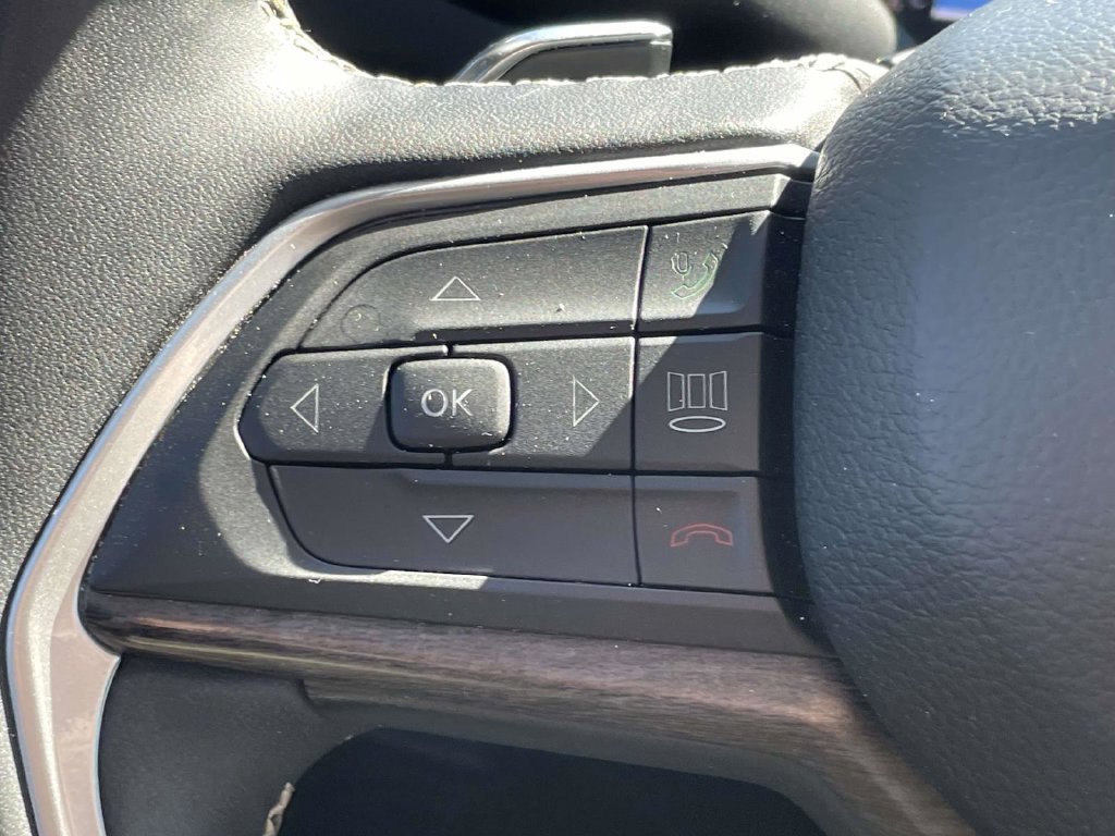 Used 2023 Jeep Grand Cherokee L Limited w/ Luxury Tech Group II AWD/4WD image 32