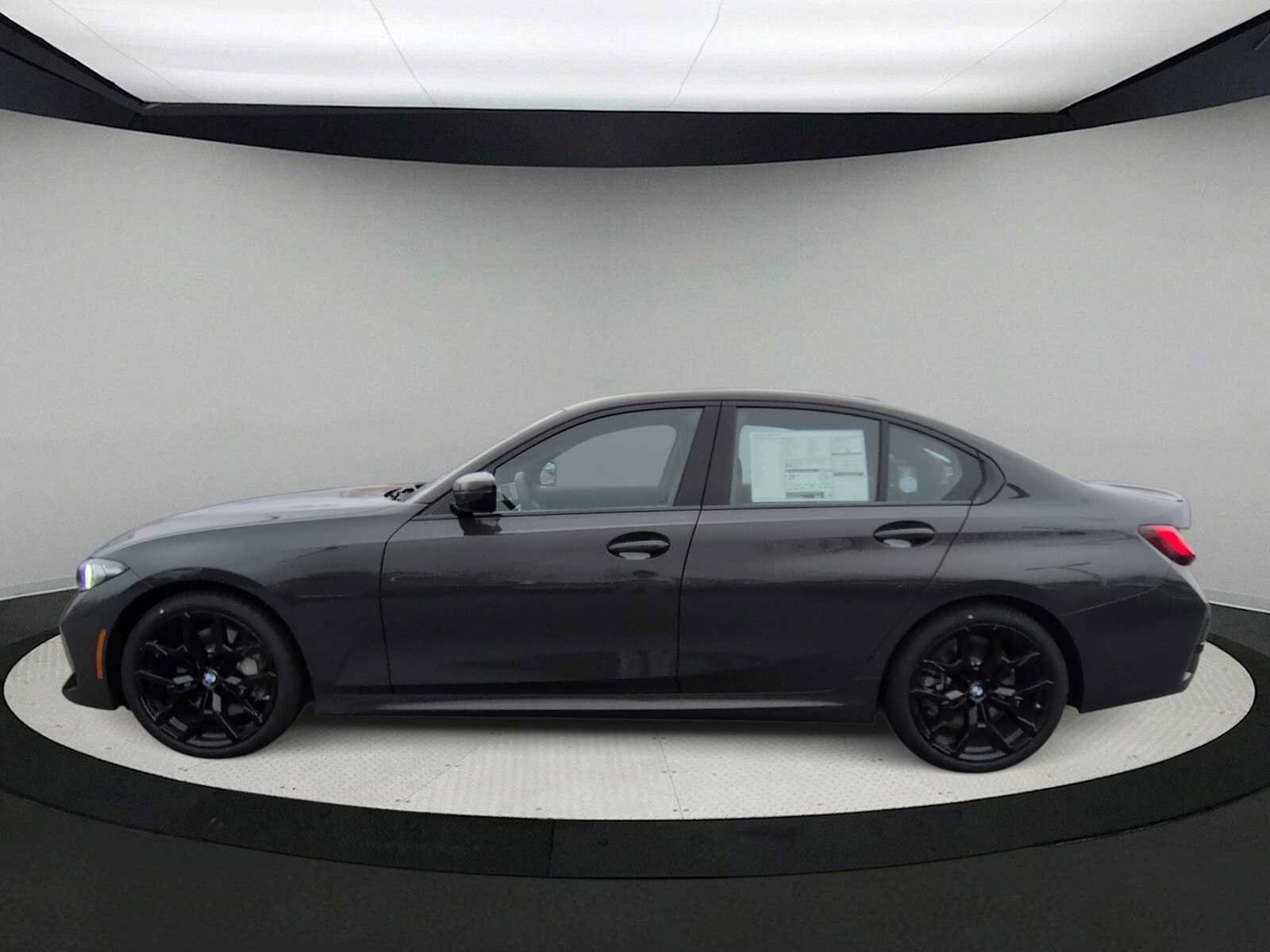 Used 2026 BMW 330i xDrive Sedan w/ M Sport Package AWD/4WD image 5