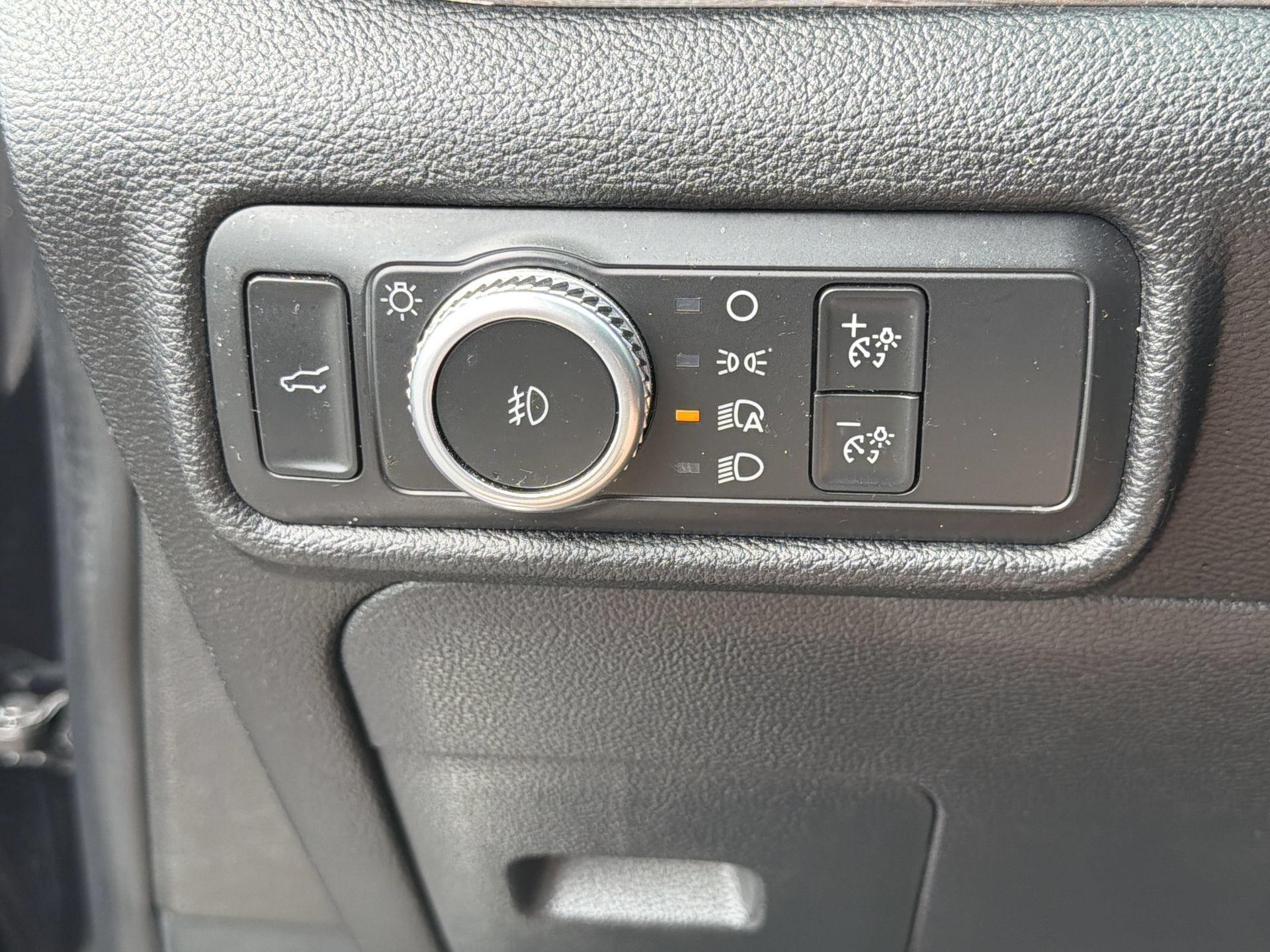 Used 2021 Ford Explorer Limited w/ Equipment Group 301A RWD image 16