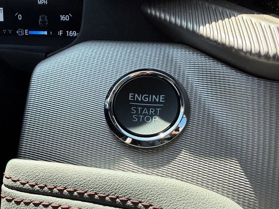 Used 2025 Ford Explorer Active w/ Active Comfort Package image 33