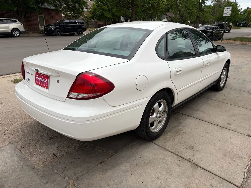 Used 2005 Ford Taurus SE FWD image 3