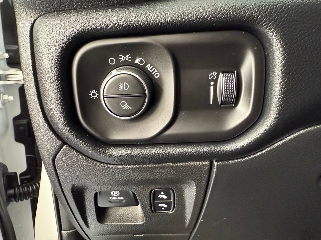 Used 2020 RAM 1500 Big Horn RWD image 35