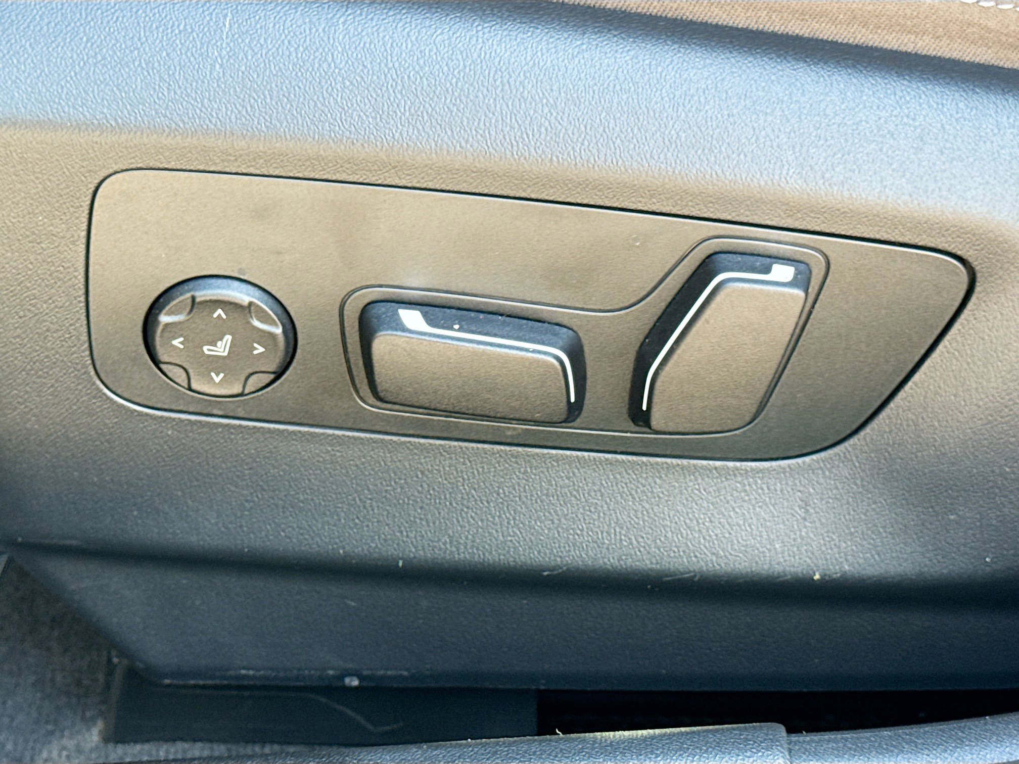 Used 2026 BMW 530i xDrive image 25