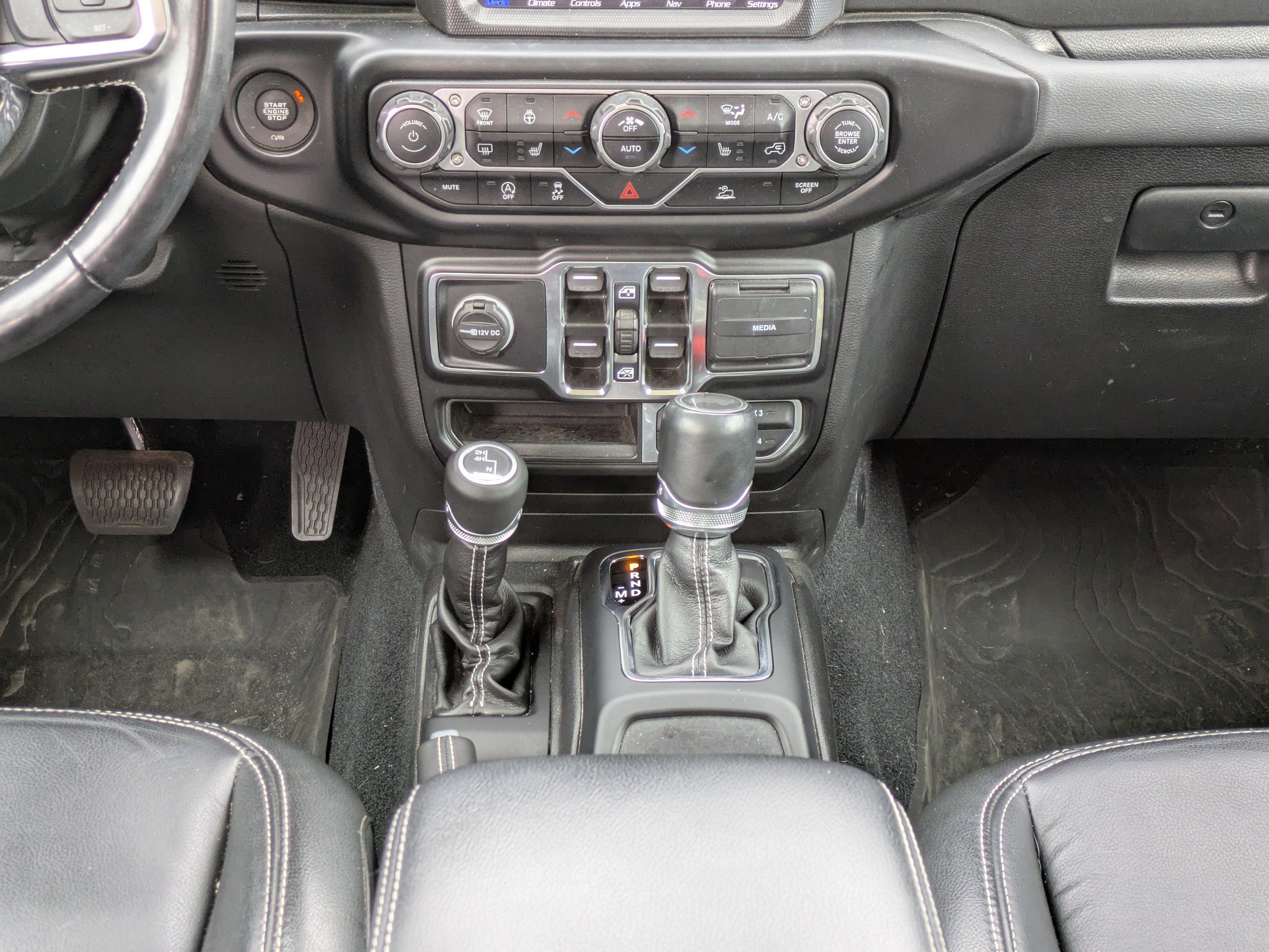 Certified 2022 Jeep Wrangler Unlimited Sahara w/ Dual Top Group image 18