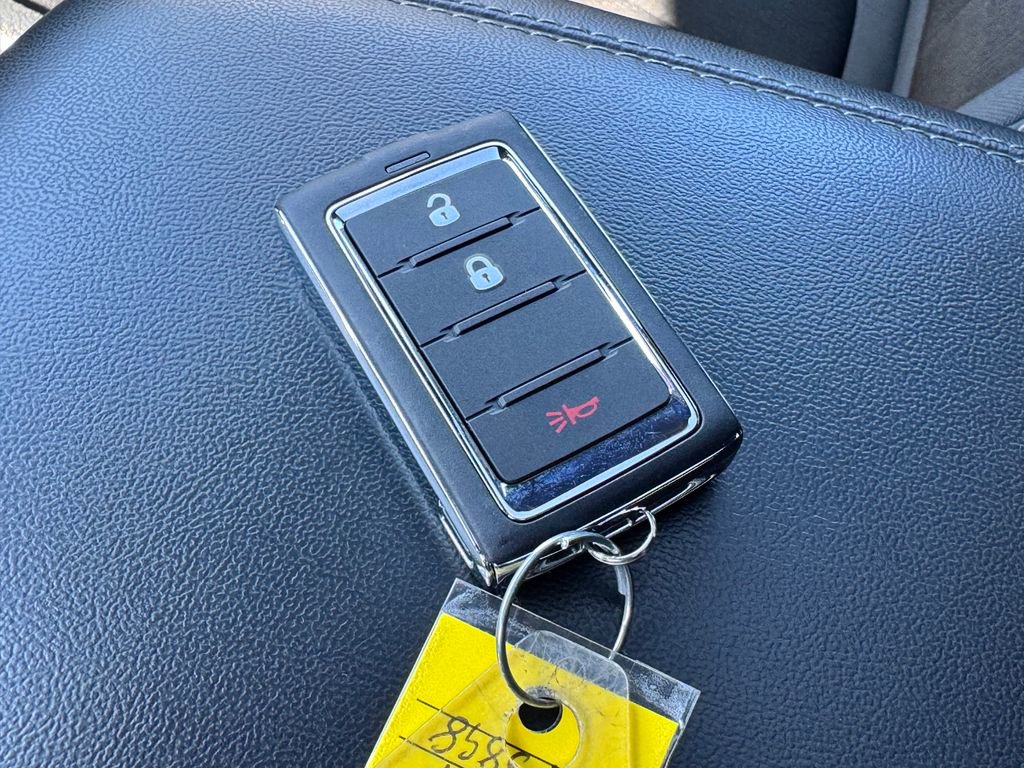 Used 2024 Jeep Grand Cherokee Laredo X image 32