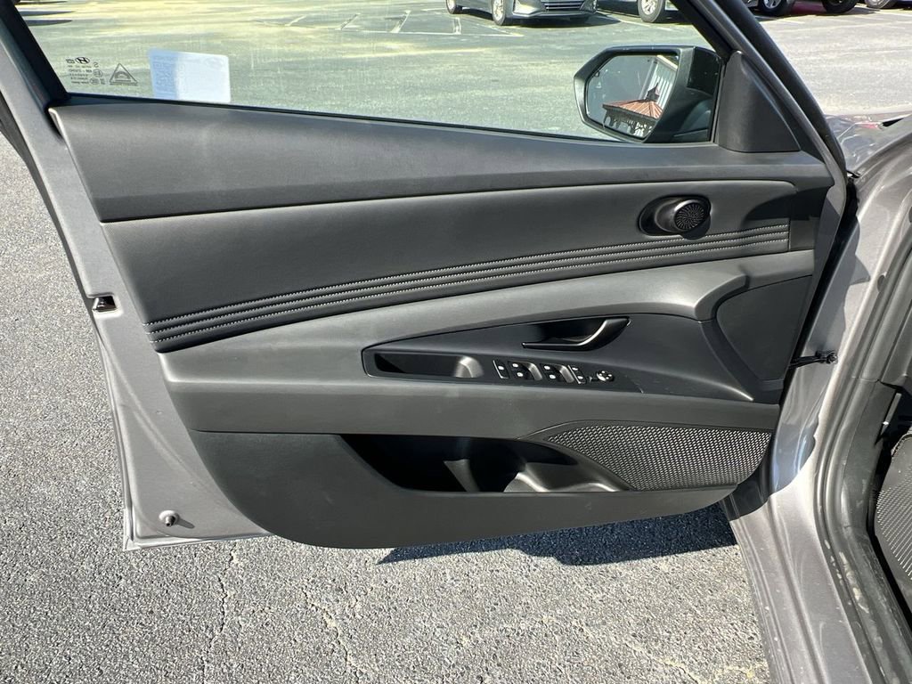 New 2025 Hyundai Elantra SEL image 22