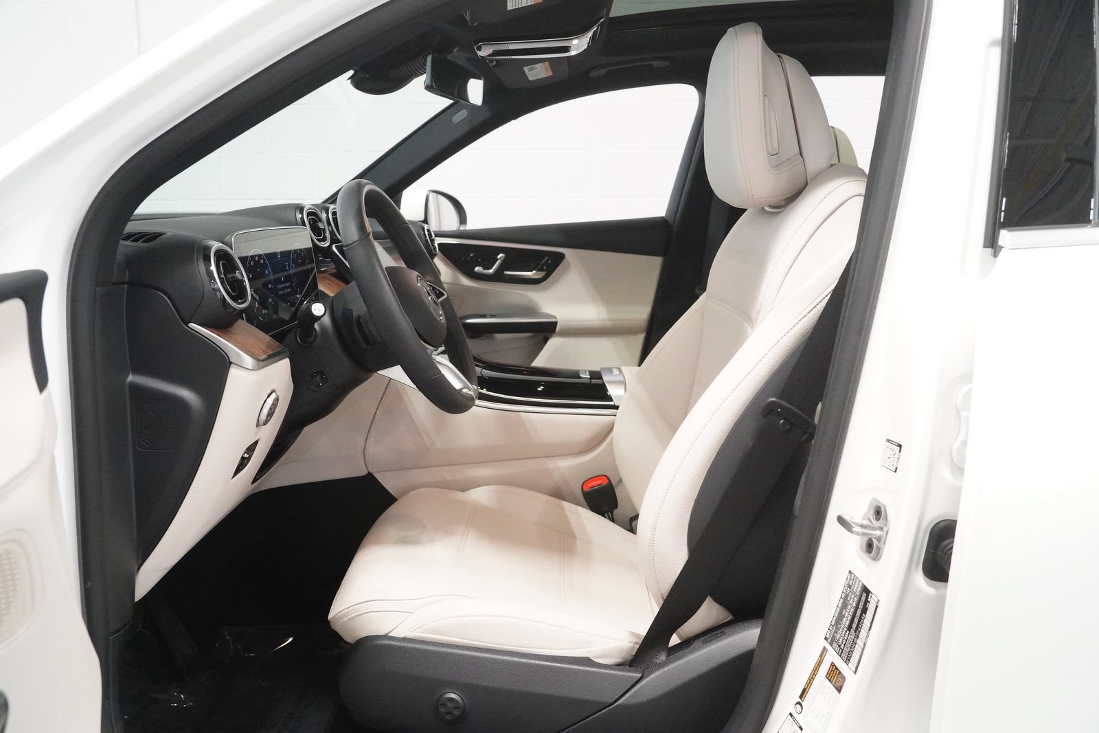 Used 2026 Mercedes-Benz GLC 300 4MATIC image 11