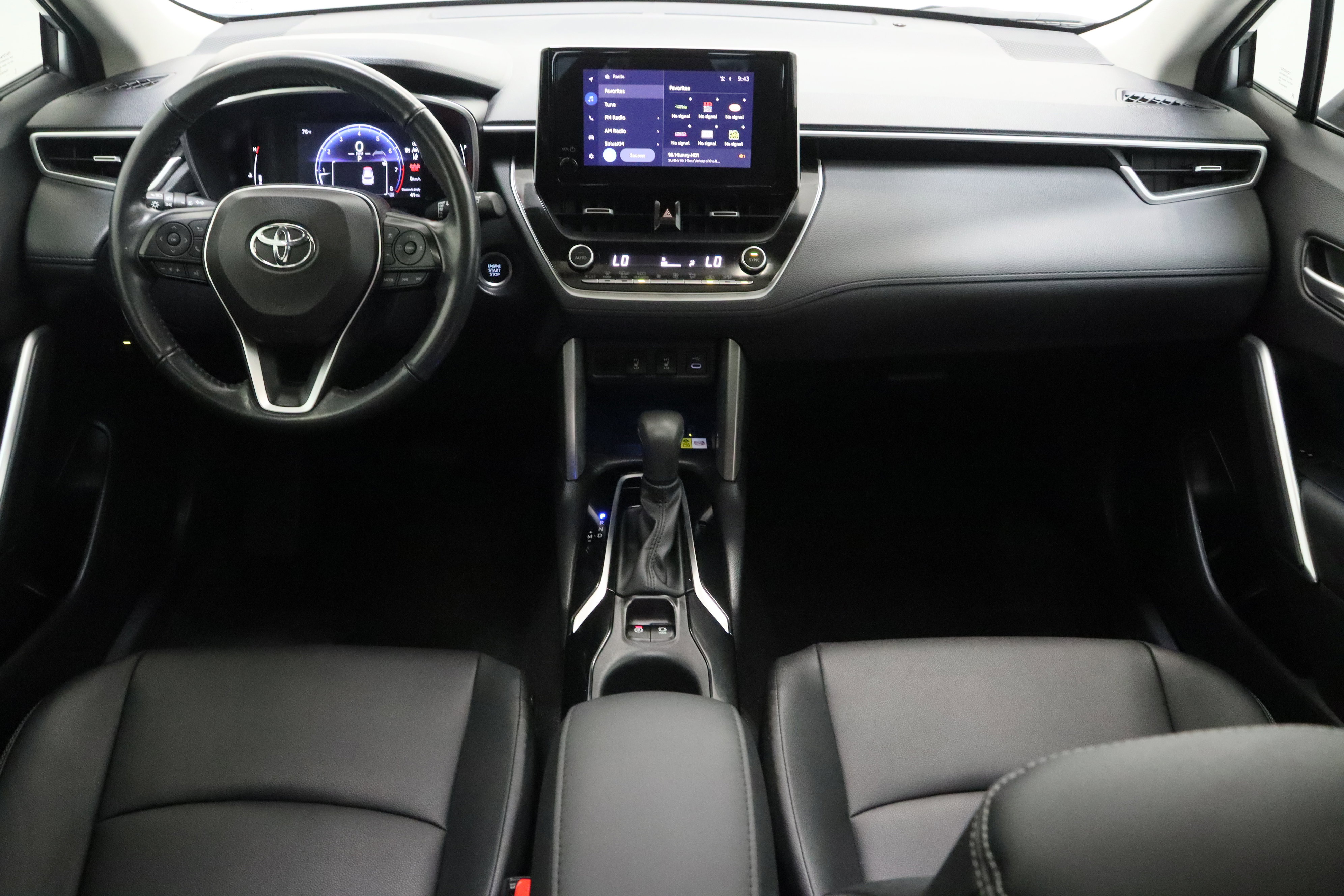 Used 2023 Toyota Corolla Cross XLE w/ Convenience Package FWD image 32