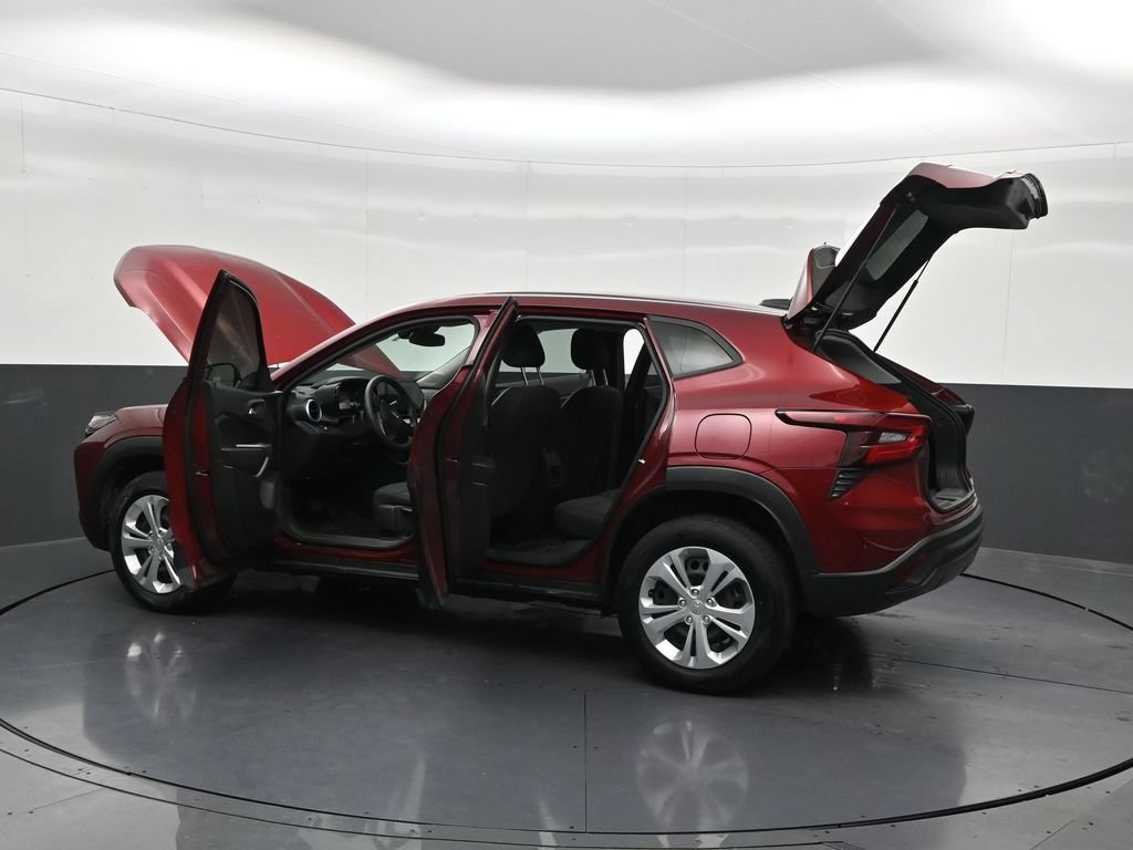 Used 2024 Chevrolet Trax LS FWD image 34