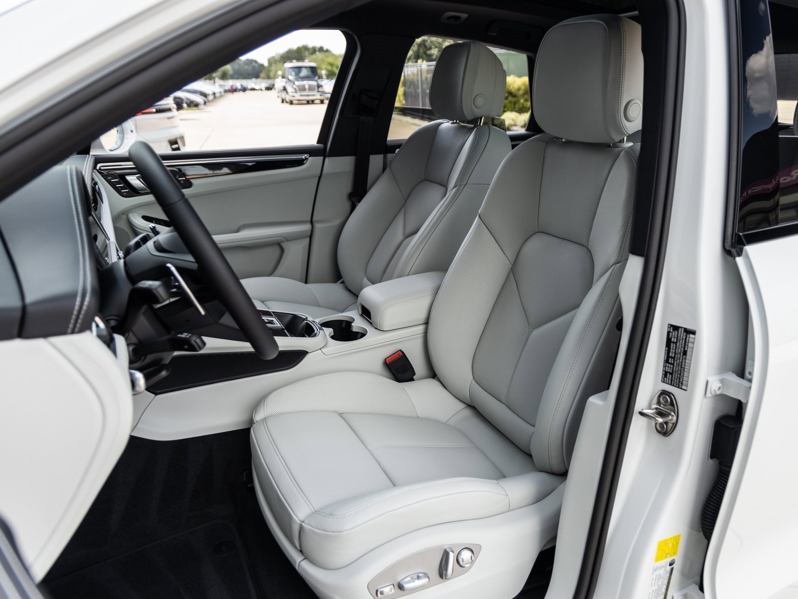 New 2026 Porsche Macan S image 5