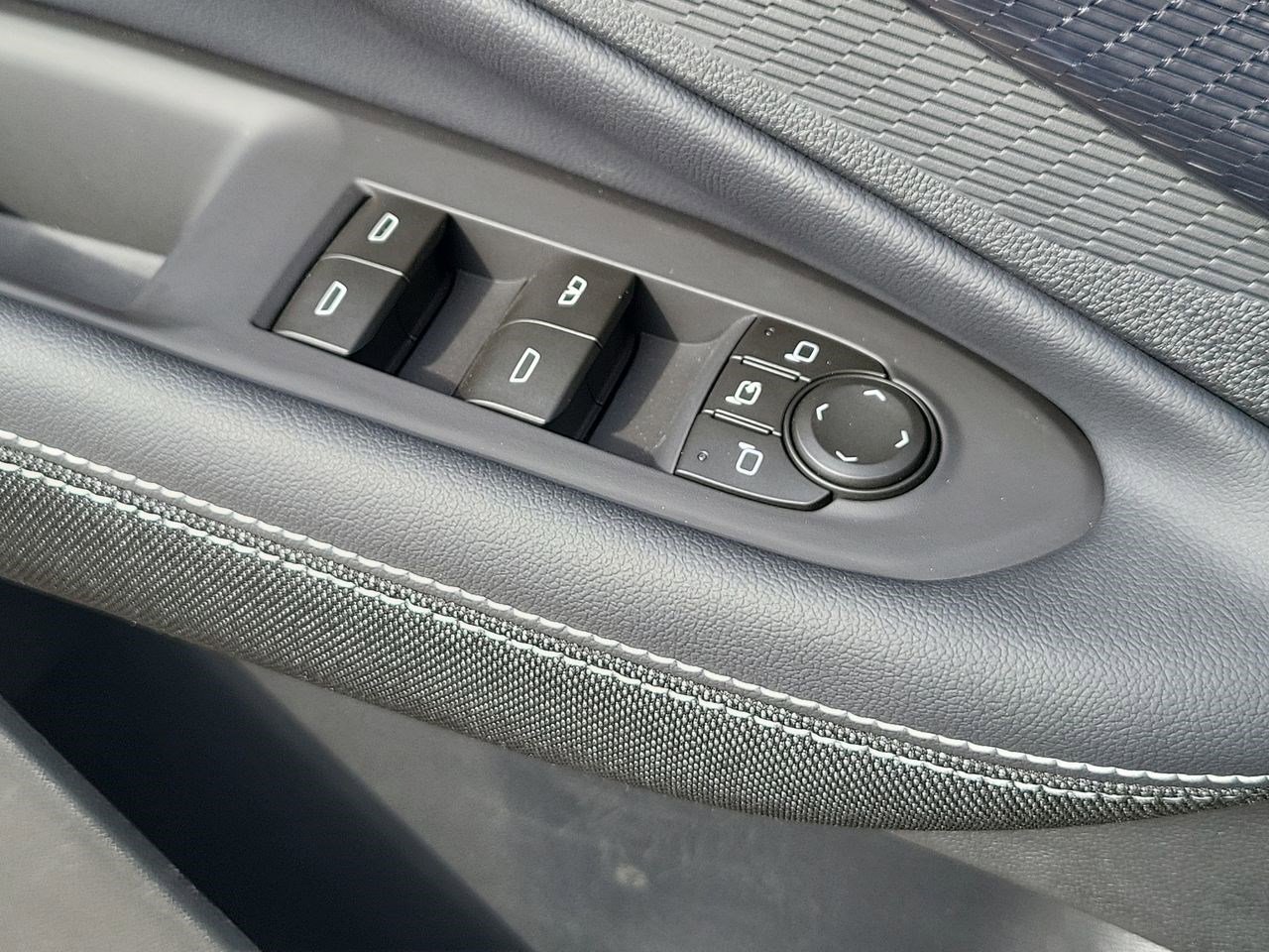 New 2026 Chevrolet Blazer EV LT image 25