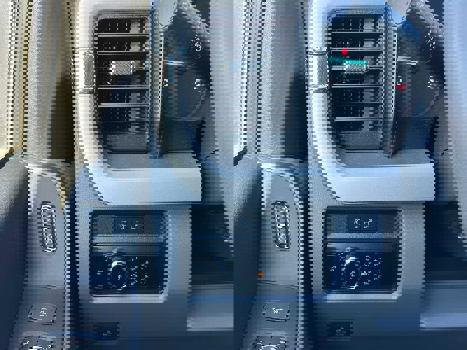 Used 2023 Ford F350 XLT w/ FX4 Off-Road Package image 32