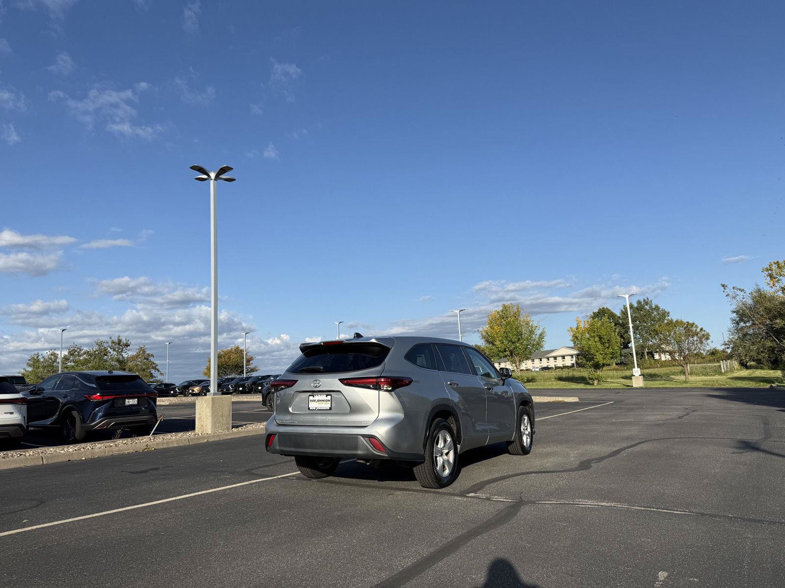 Used 2023 Toyota Highlander LE FWD image 6