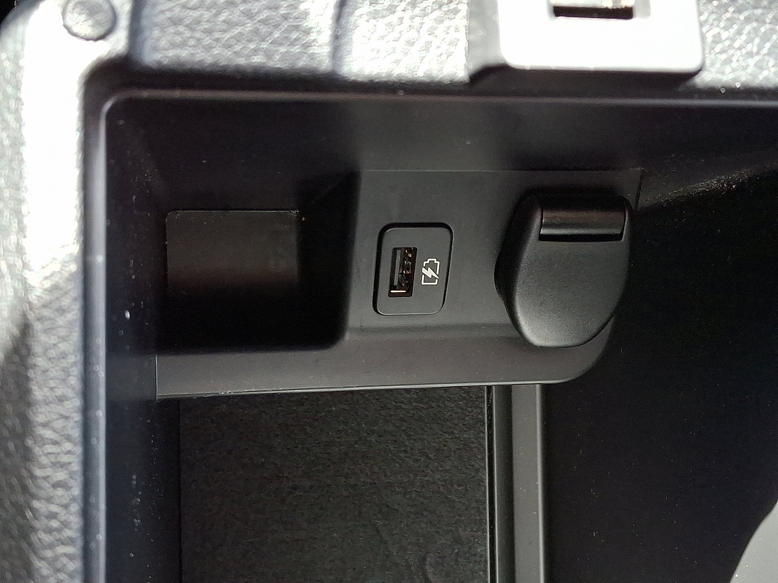 Used 2020 Nissan Rogue Sport SV image 25