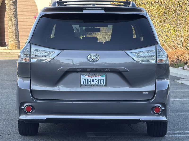 Used 2016 Toyota Sienna SE Premium FWD image 5