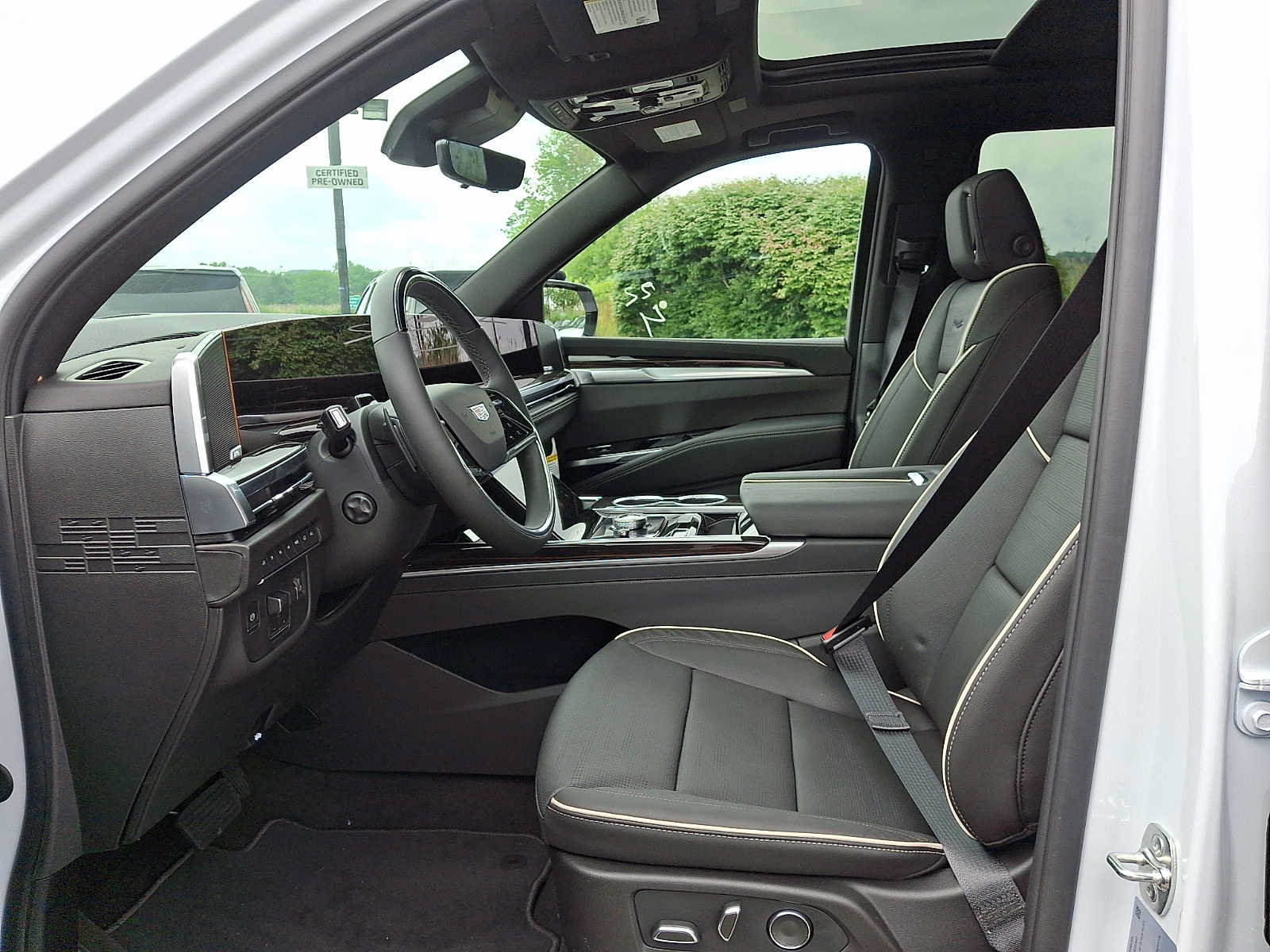 Used 2026 Cadillac Escalade Luxury w/ Touring Package AWD/4WD image 14