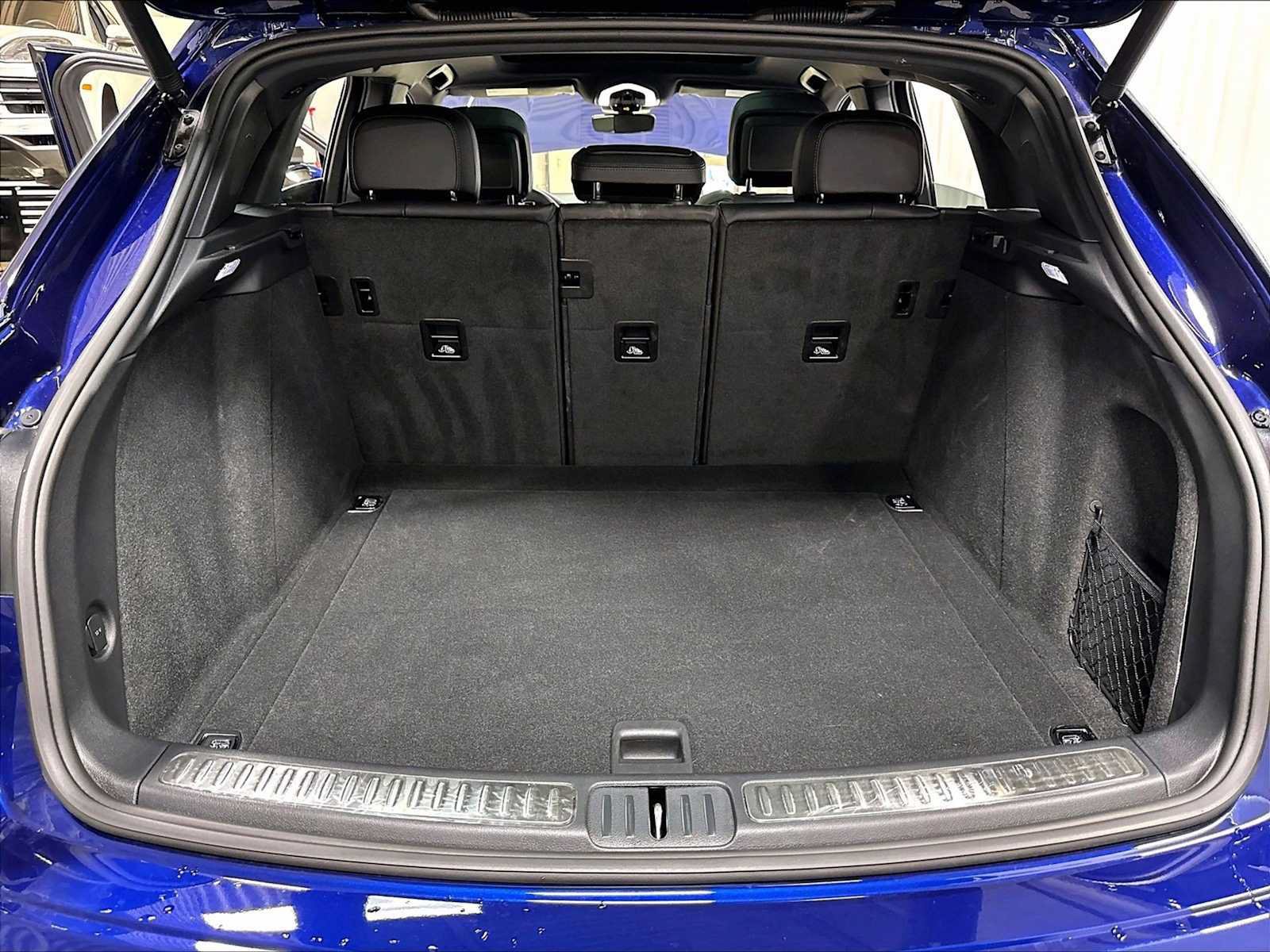 Used 2026 Porsche Macan AWD/4WD image 40