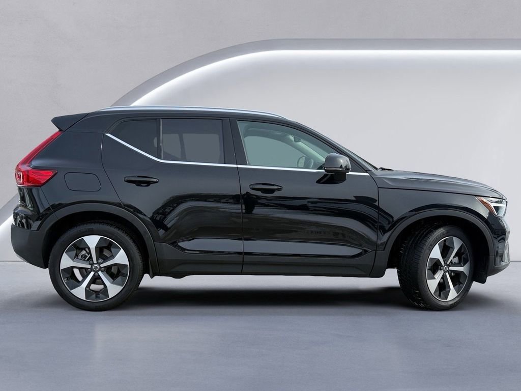 New 2025 Volvo XC40 B5 Core w/ Protection Package Premier image 2