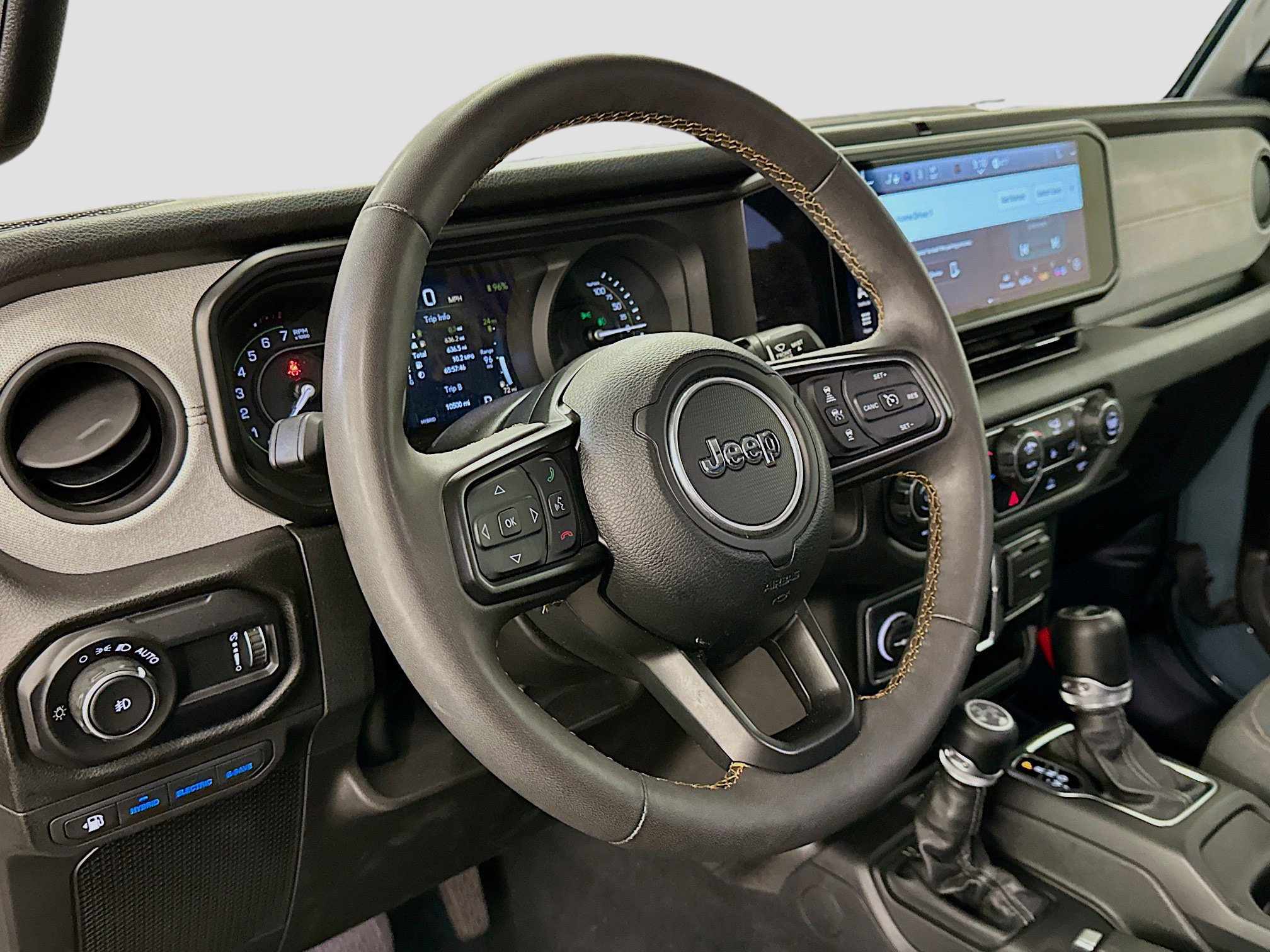 Used 2024 Jeep Wrangler Unlimited w/ Convenience Group AWD/4WD image 18