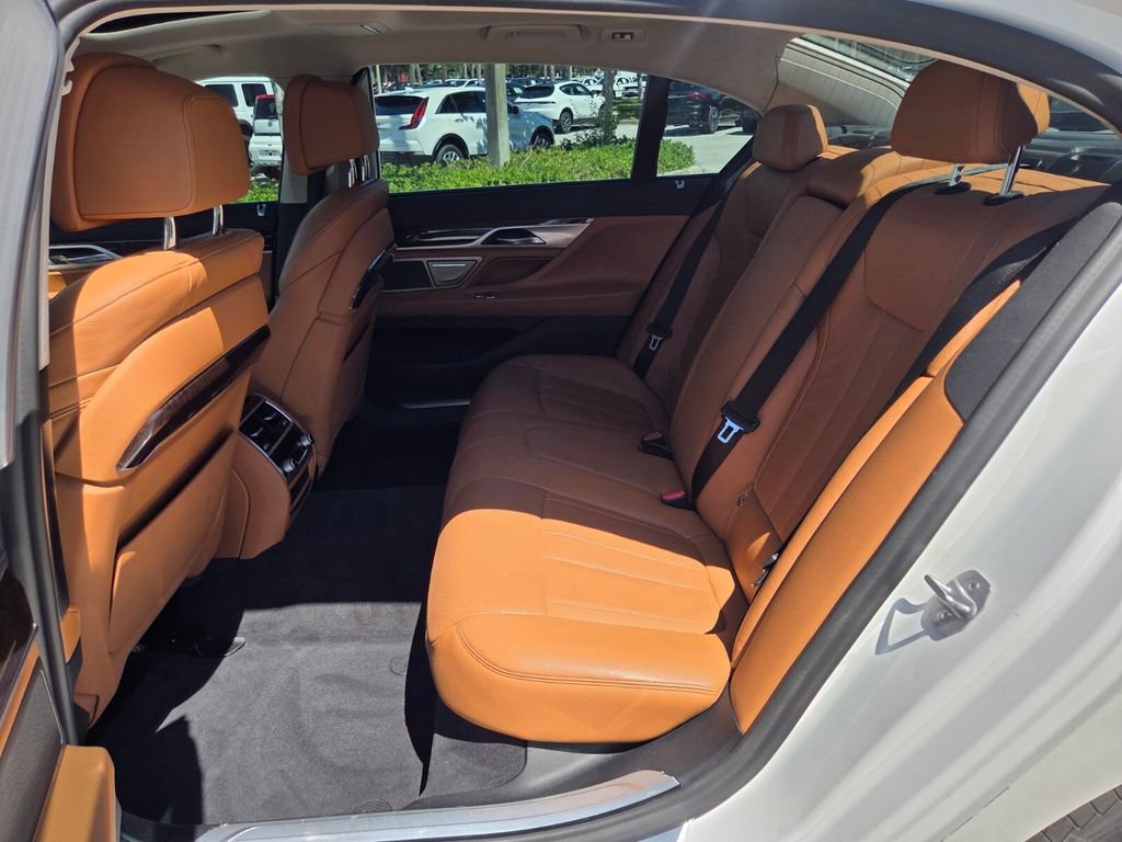 Used 2020 BMW 745e xDrive AWD/4WD image 19