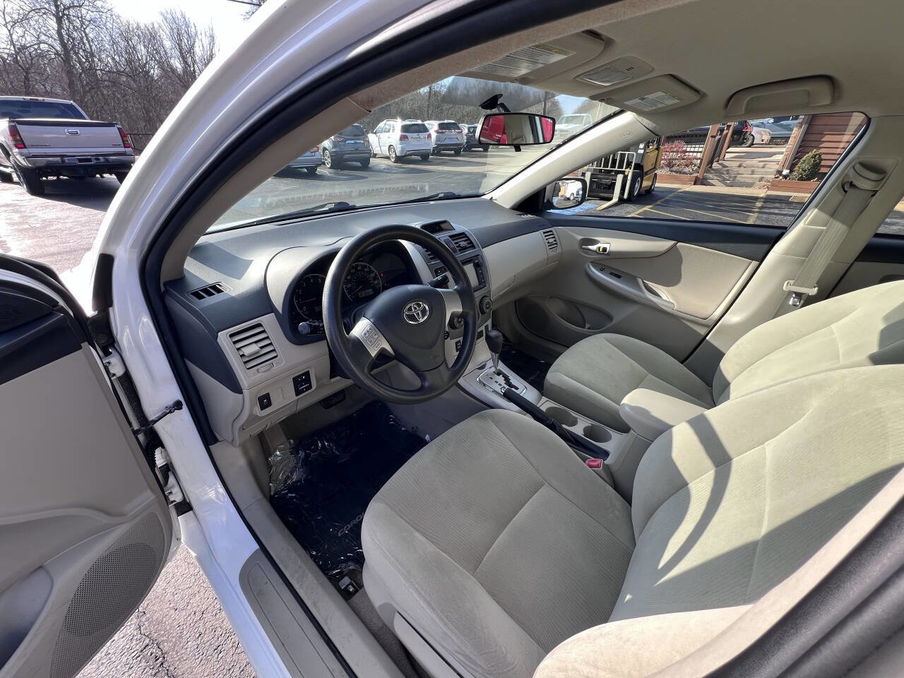 Used 2013 Toyota Corolla LE FWD image 10