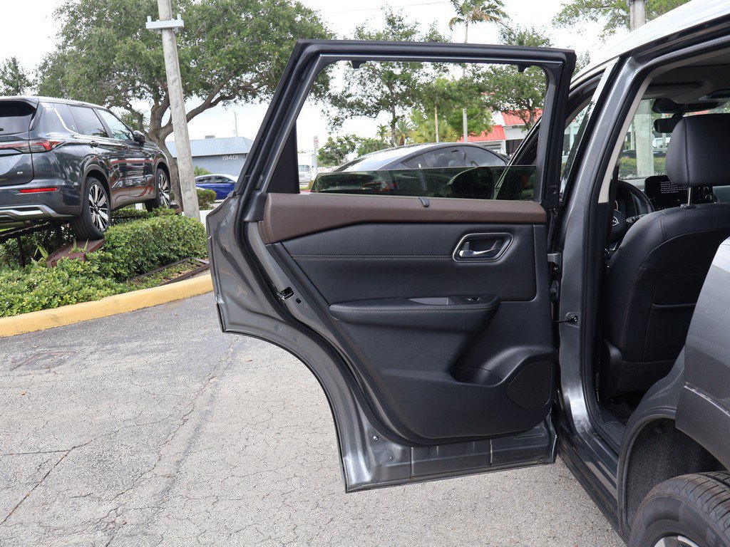 Used 2023 Nissan Rogue Platinum w/ Platinum Premium Package FWD image 29