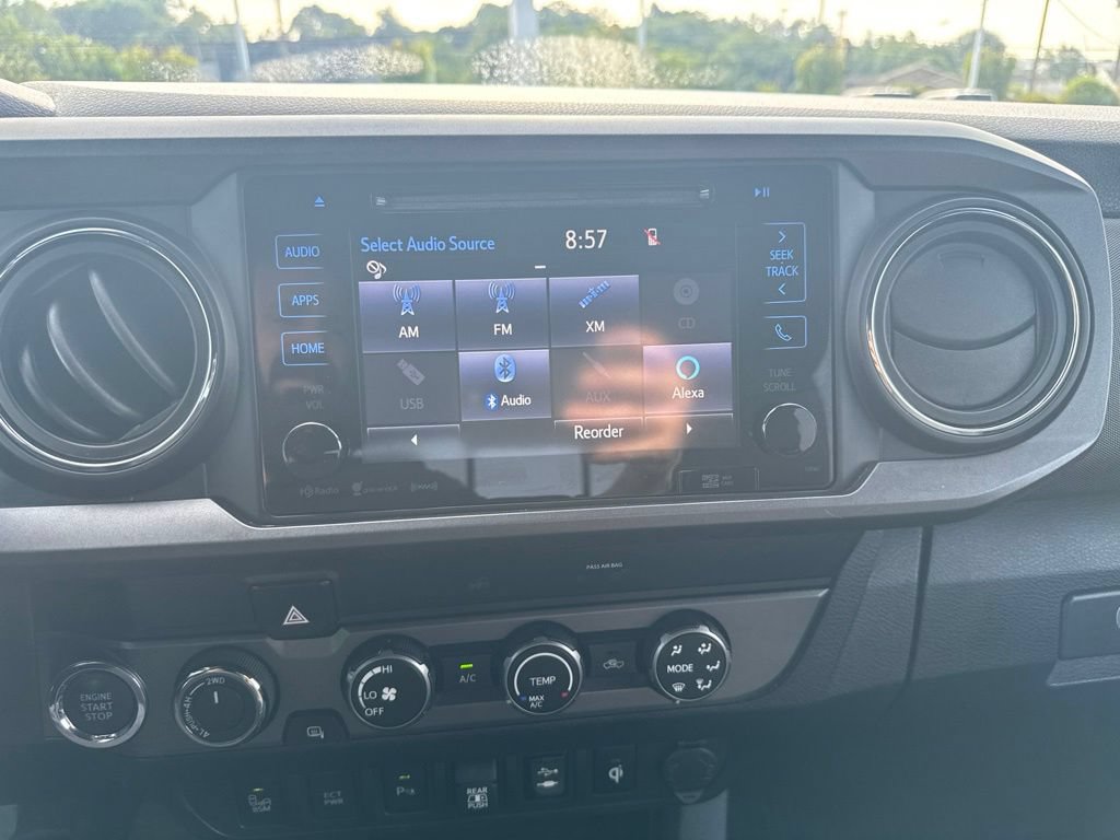 Used 2019 Toyota Tacoma TRD Off-Road w/ Technology Package AWD/4WD image 11