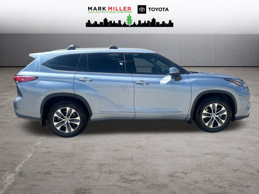 Used 2022 Toyota Highlander XLE AWD/4WD image 7