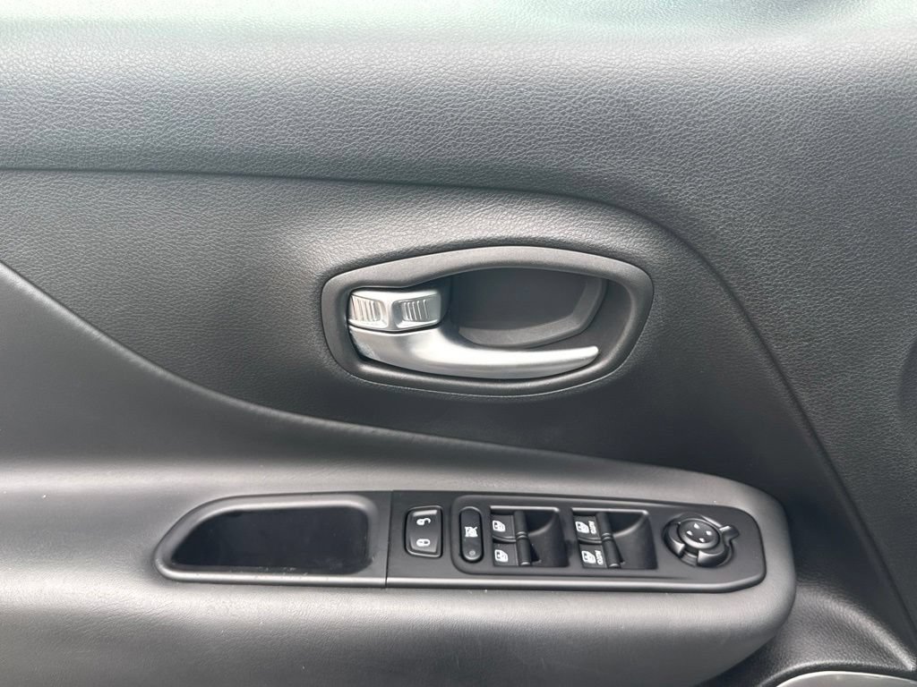 Used 2020 Jeep Renegade Limited w/ UConnect 8.4 Nav Group AWD/4WD image 29