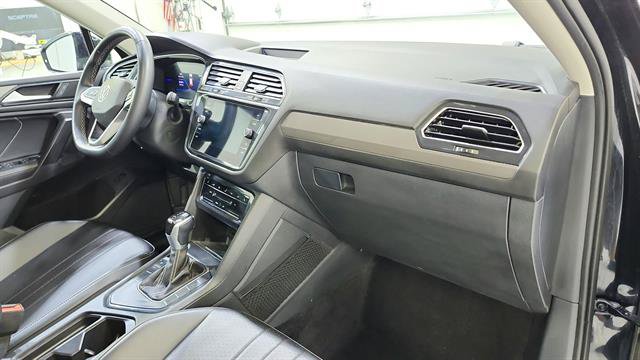 Used 2024 Volkswagen Tiguan SE FWD image 24
