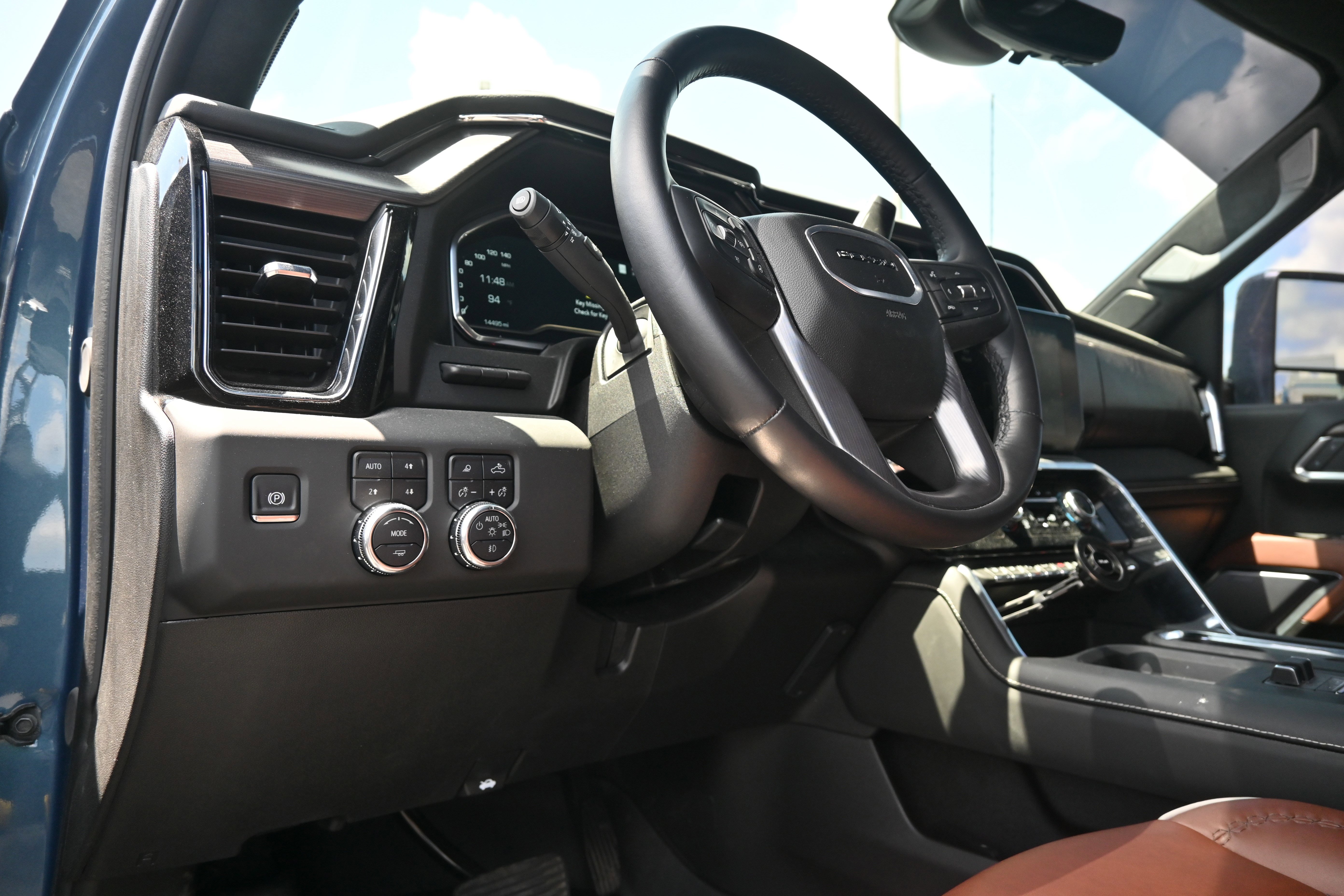 Used 2025 GMC Sierra 2500 Denali Ultimate AWD/4WD image 13