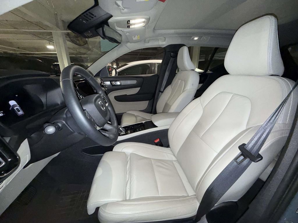 Used 2023 Volvo XC40 B5 Ultimate w/ Protection Package Premier AWD/4WD image 8