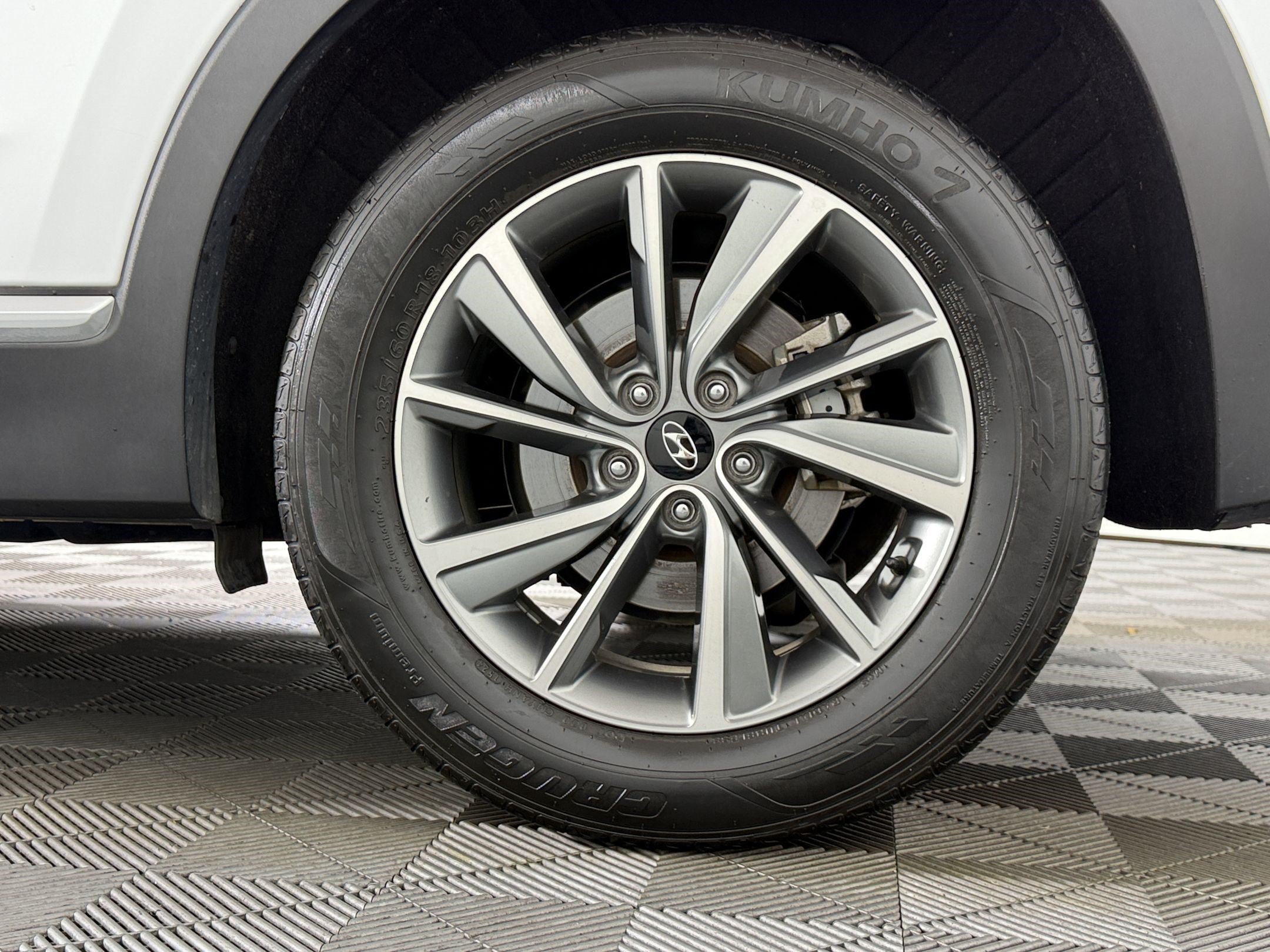 Used 2019 Hyundai Santa Fe Limited FWD image 11