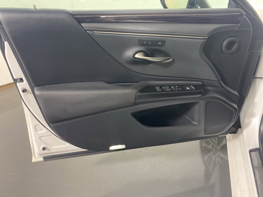 Used 2020 Lexus ES 300h w/ Premium Package image 23