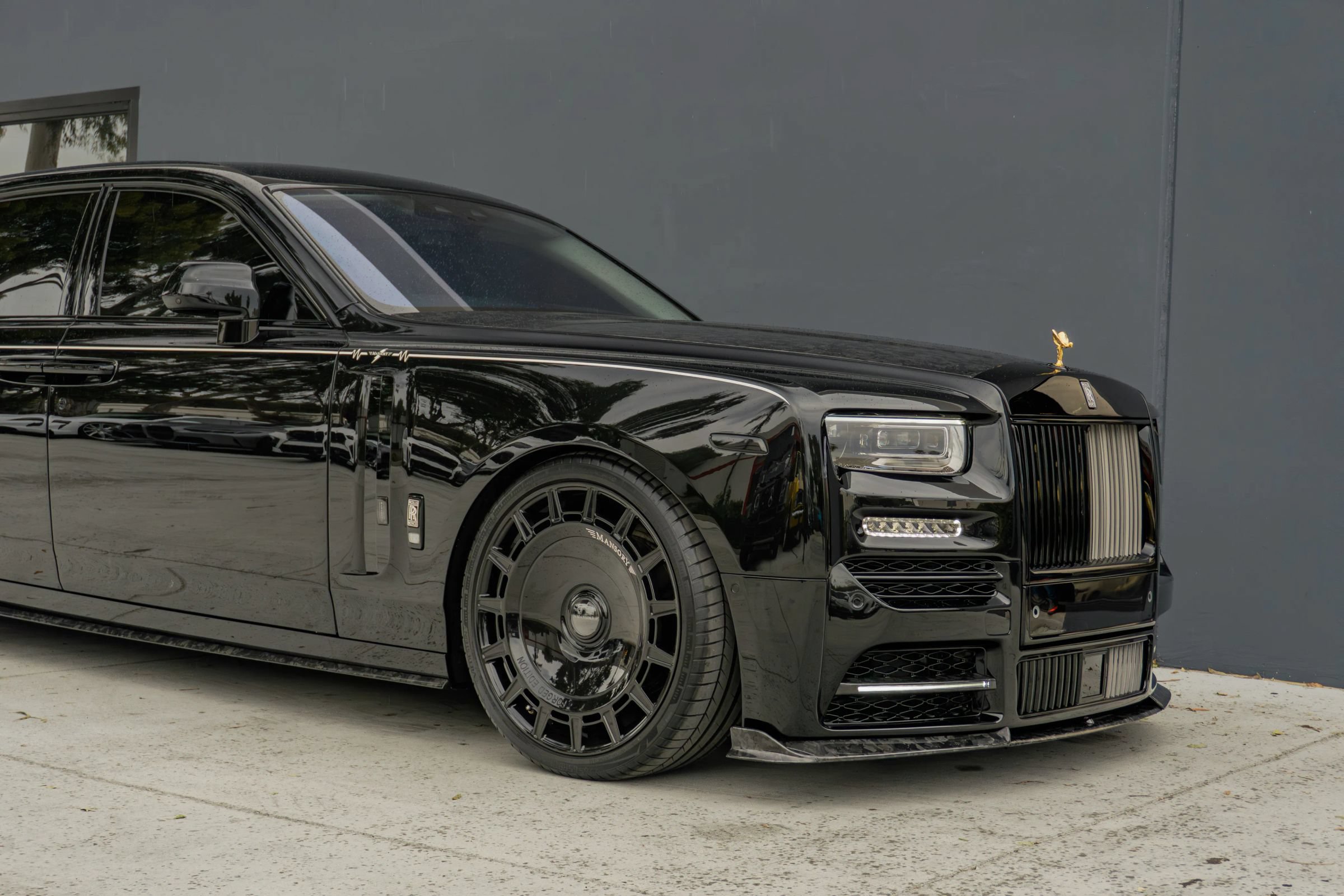 Used 2024 Rolls-Royce Phantom Sedan RWD image 37