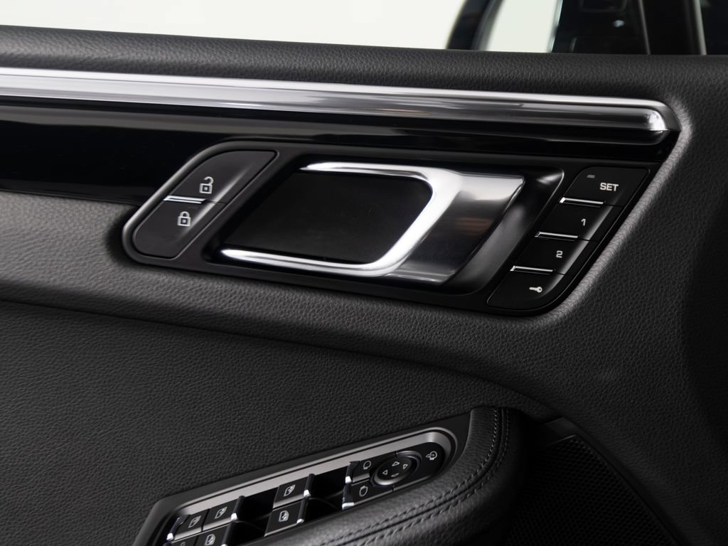 Certified 2026 Porsche Macan AWD/4WD image 20