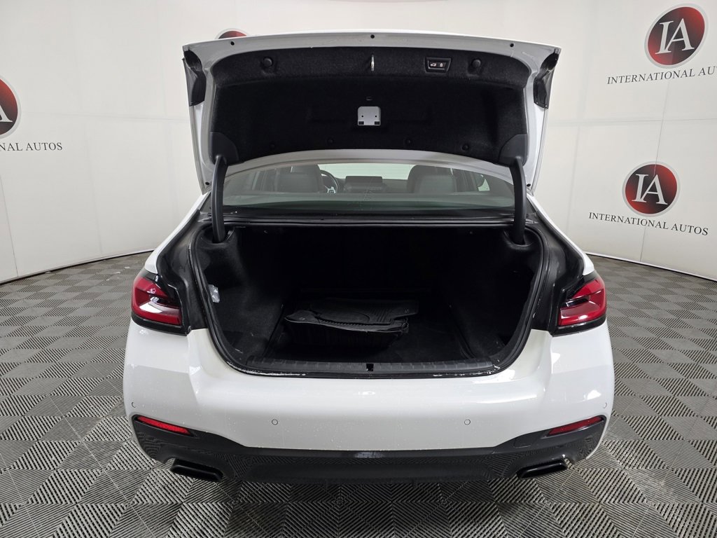 Used 2022 BMW 530i xDrive w/ M Sport Package image 7