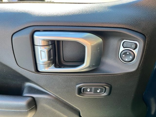 Certified 2025 Jeep Wrangler Sport AWD/4WD image 16