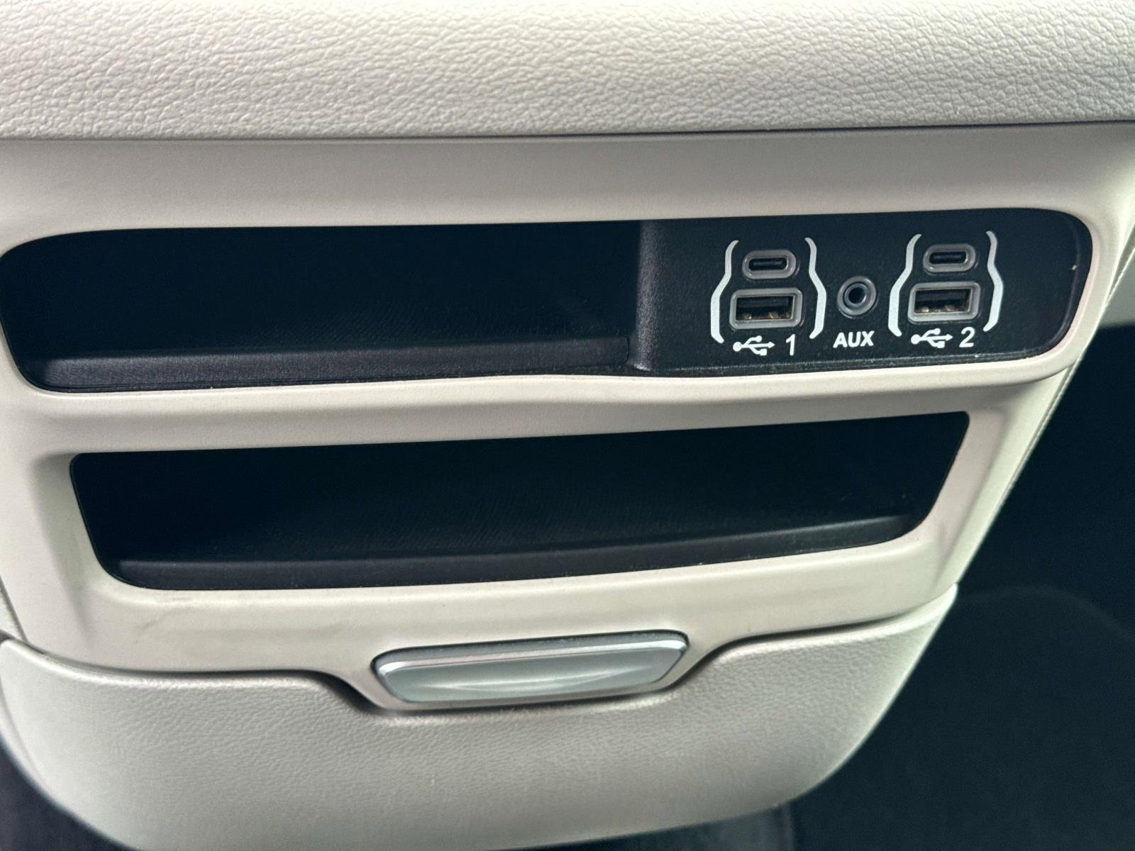 Used 2023 Chrysler Voyager LX image 12