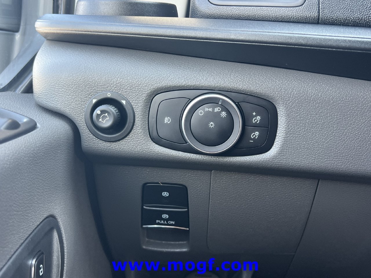 Used 2025 Ford Transit 250 Low Roof w/ Exterior Upgrade Package RWD image 15