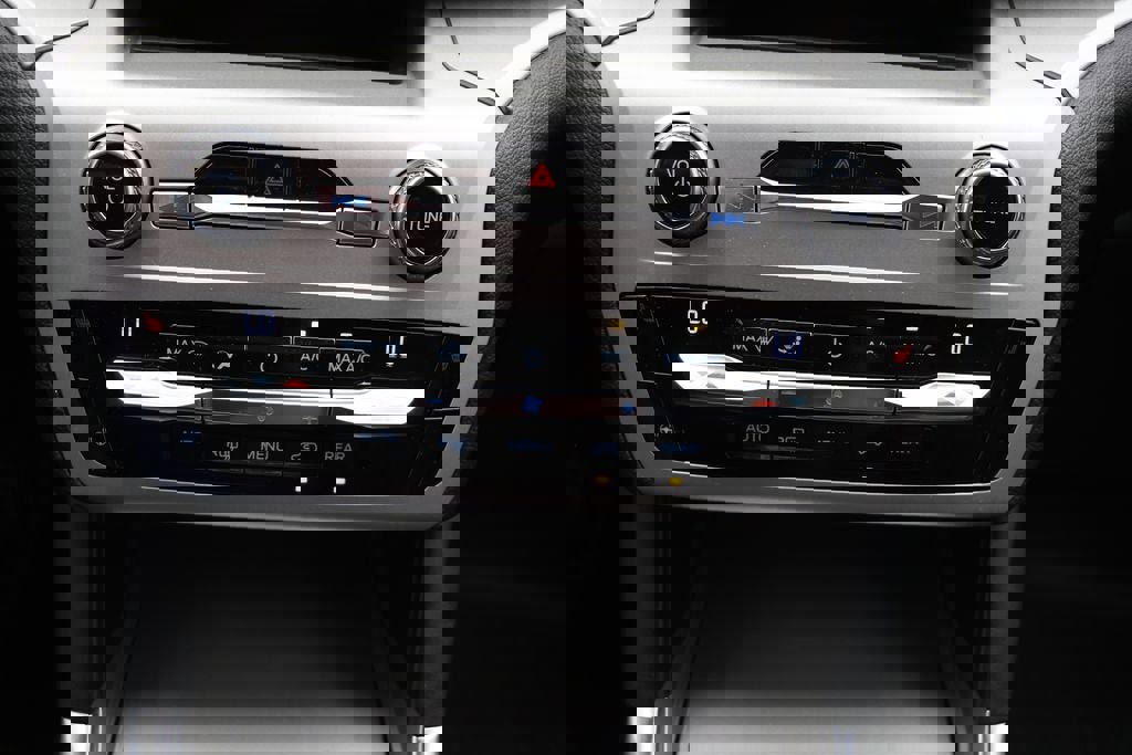 Used 2021 Ford Explorer XLT w/ Equipment Group 202A image 22