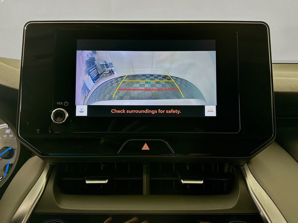 Used 2023 Toyota Venza LE image 13