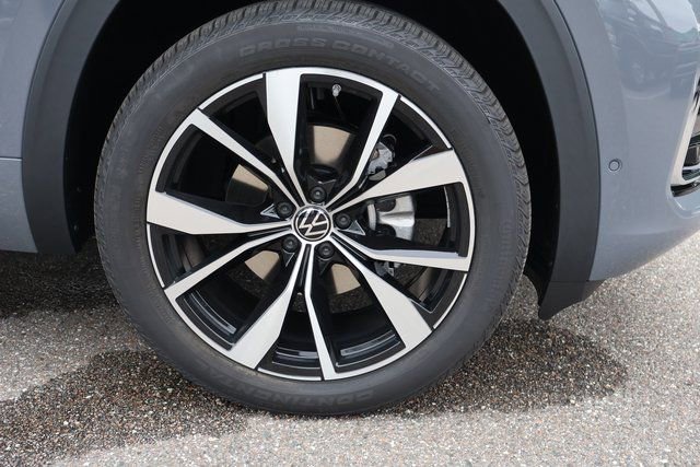 New 2026 Volkswagen Atlas Cross Sport SEL Premium R-Line image 9