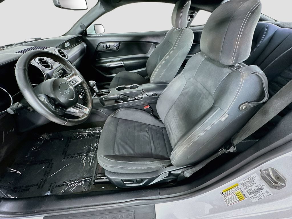 Used 2016 Ford Mustang Coupe RWD image 5