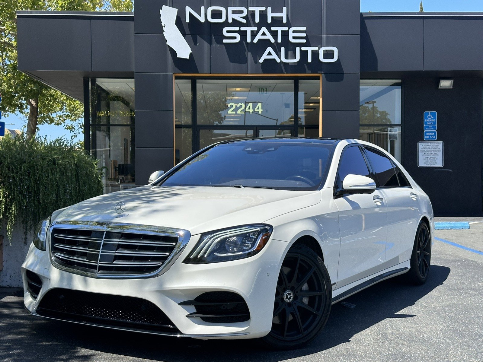 Used 2020 Mercedes-Benz S 560 4MATIC Sedan w/ AMG Line Exterior image 2