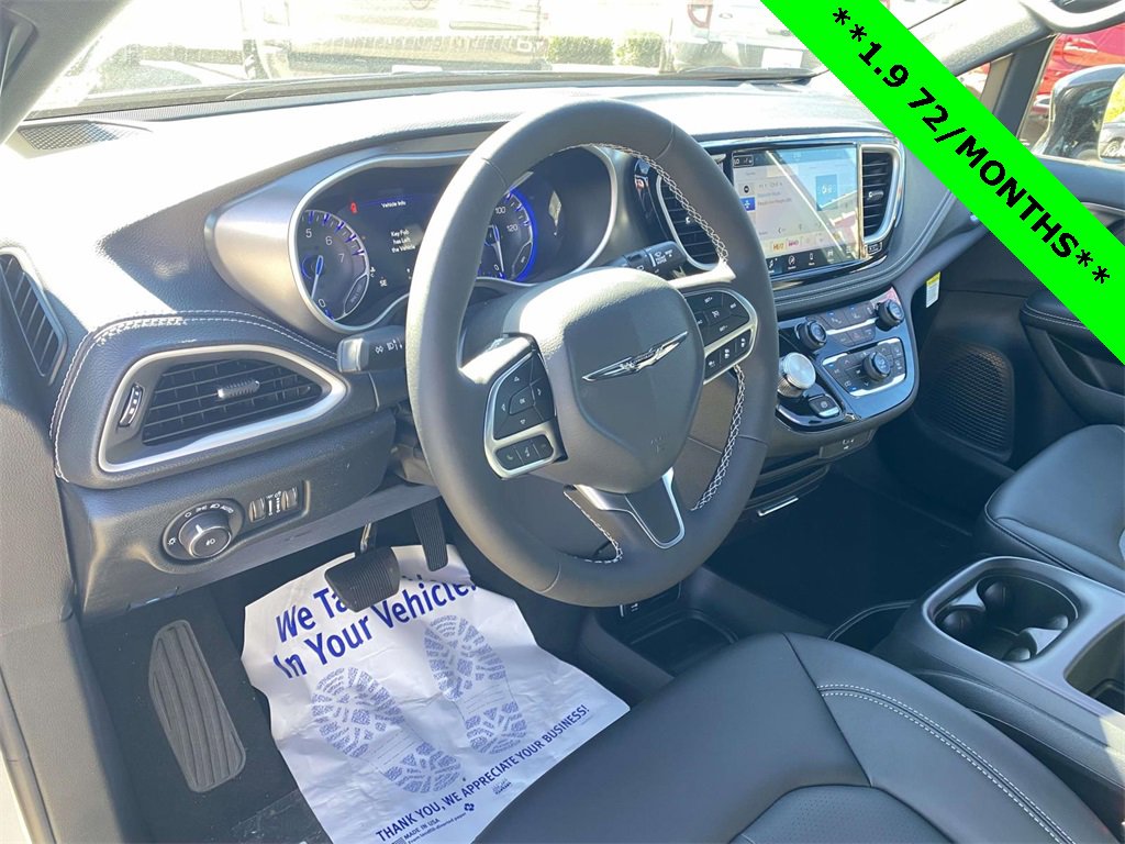 New 2026 Chrysler Pacifica Select image 41