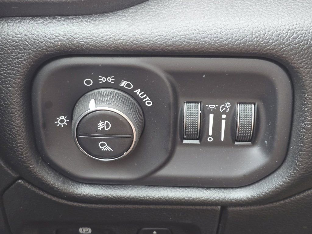 Used 2023 RAM 1500 Laramie AWD/4WD image 29