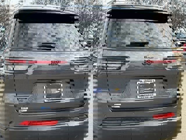 Used 2024 Jeep Grand Cherokee L Altitude image 9