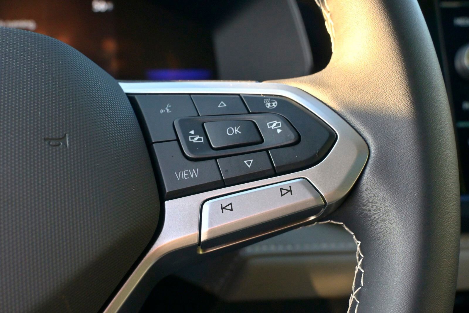 Used 2024 Volkswagen Taos SE w/ Panoramic Sunroof Package image 28